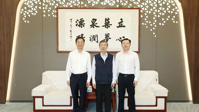 李佰平周伟看望国家最高科学技术奖获得者陈立泉院士
