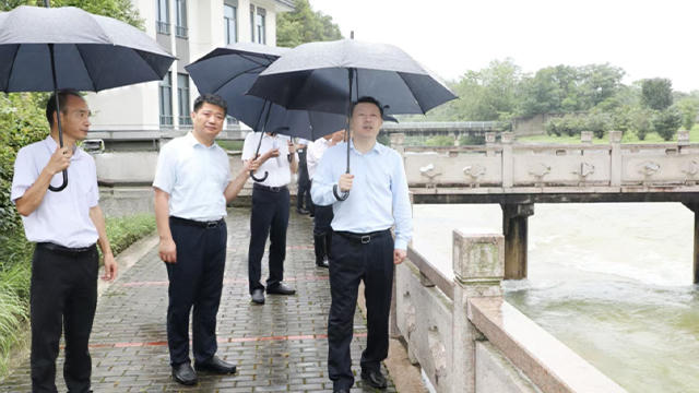 李佰平周伟检查防汛防台风工作